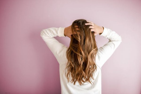 Quels sont les avantages des soins capillaires à base de protéines pour les cheveux abîmés ?
